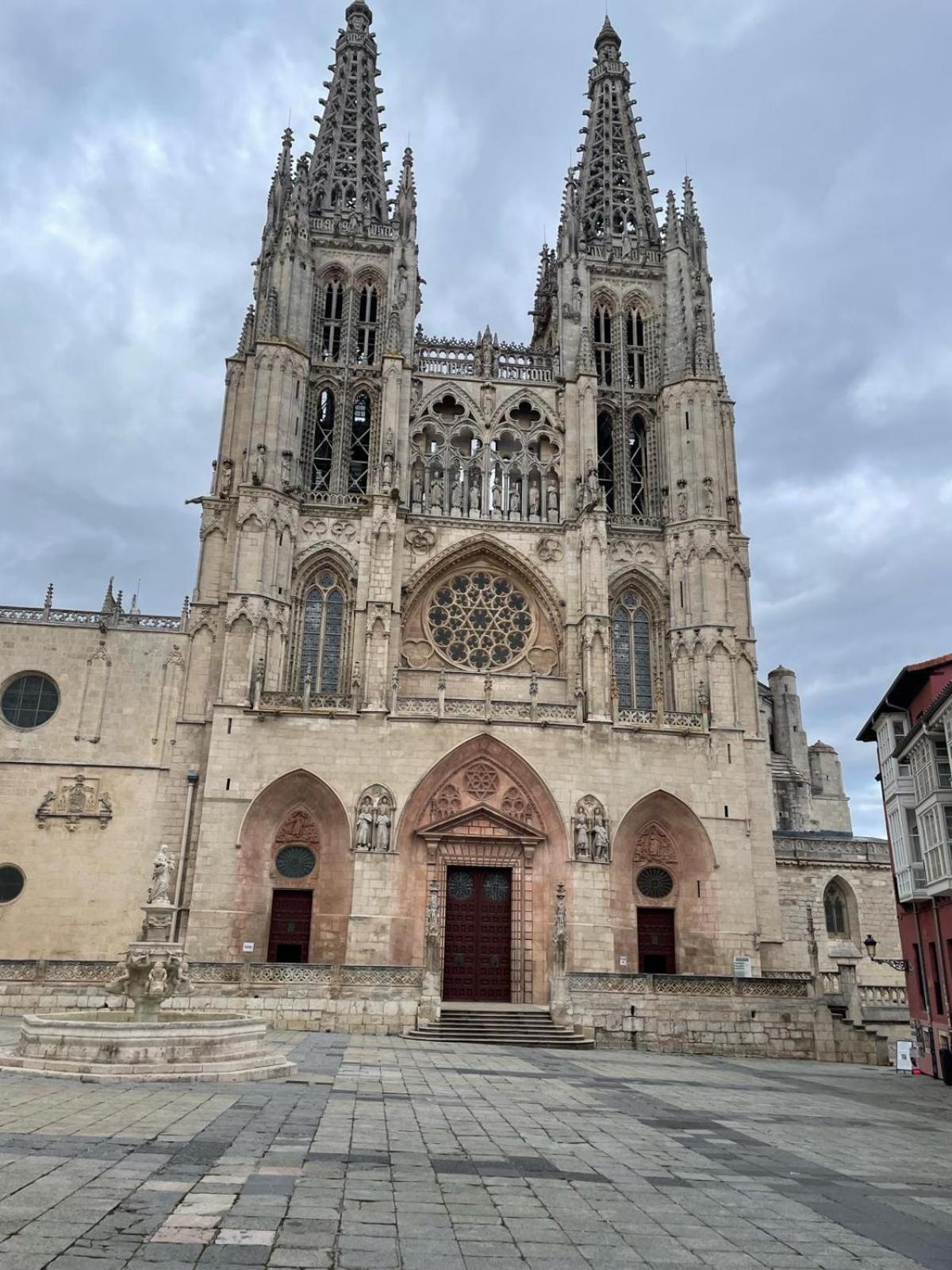 El Farolillo De La Catedral Vivienda De Uso Turistico Vut 9/251 Apartment Burgos Bagian luar foto